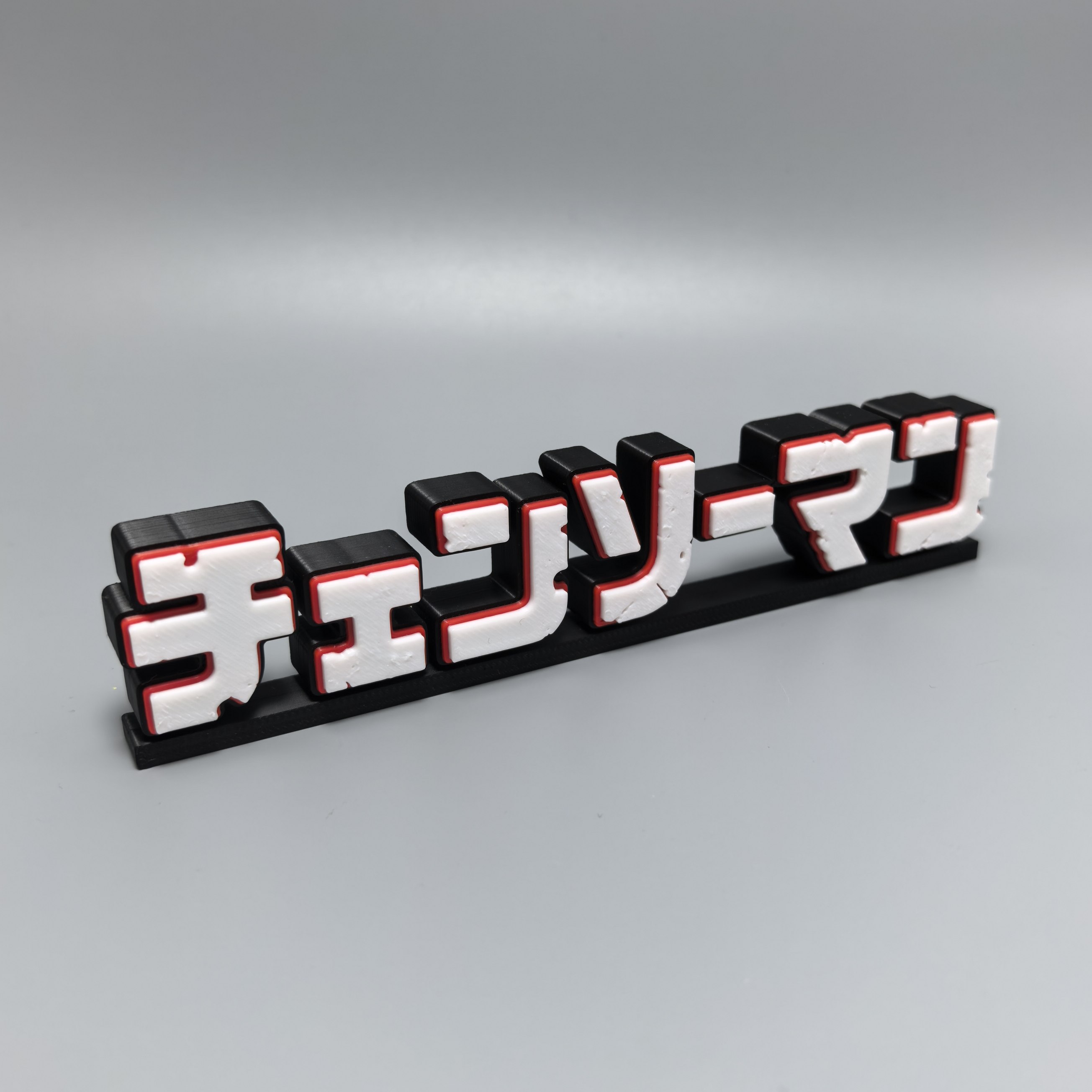 Stojak z logo Chainsaw Man dru – Anime Merchandise Logo recenzja i cena