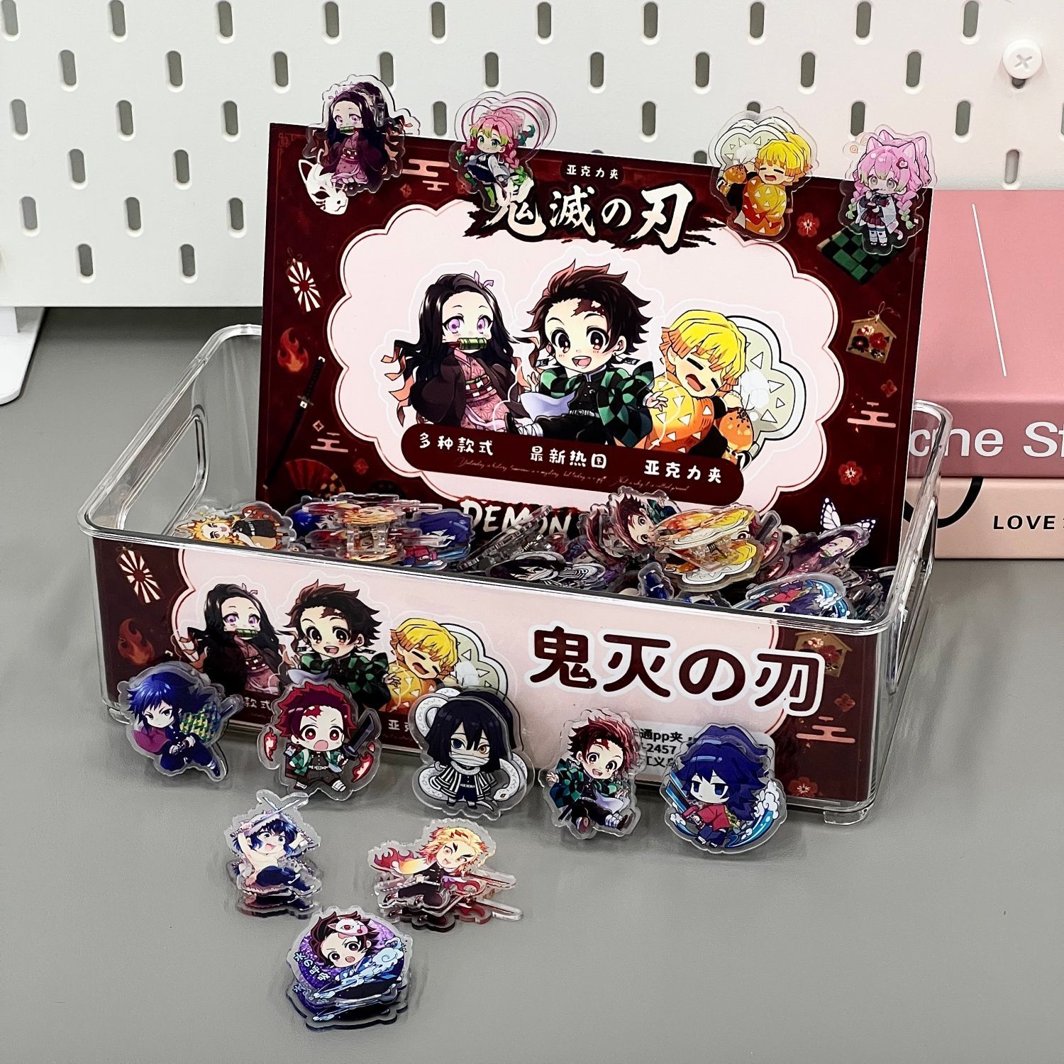 Kompletny zestaw segregatorów  – Anime Merchandise Box recenzja i cena